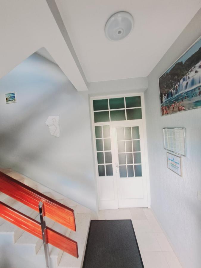 Guesthouse Varnica Kaštel Lukšić Exterior foto