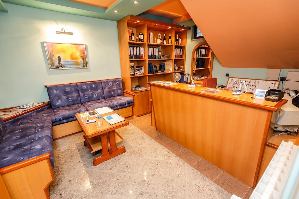 Guesthouse Varnica Kaštel Lukšić Exterior foto