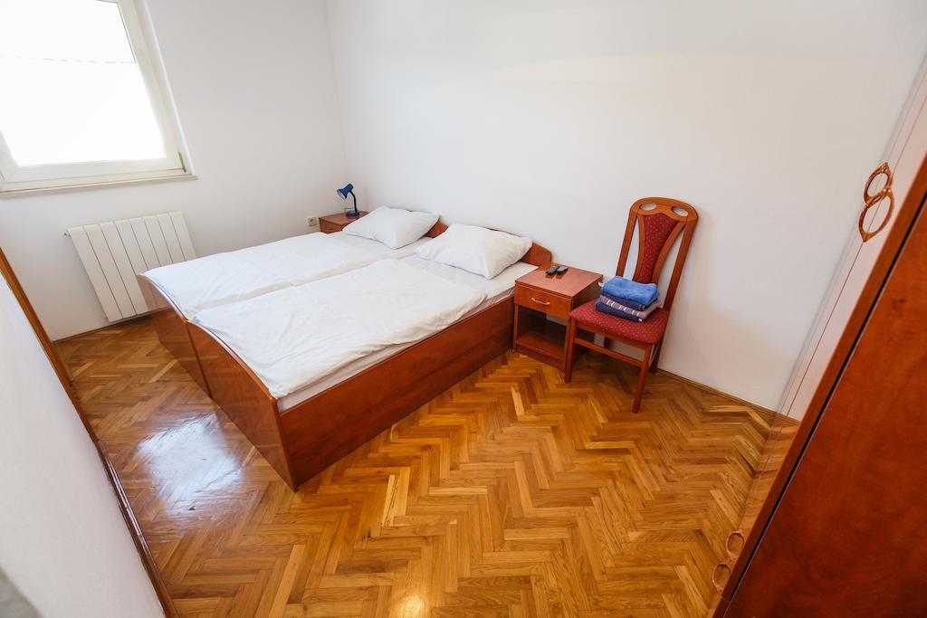 Guesthouse Varnica Kaštel Lukšić Habitación foto