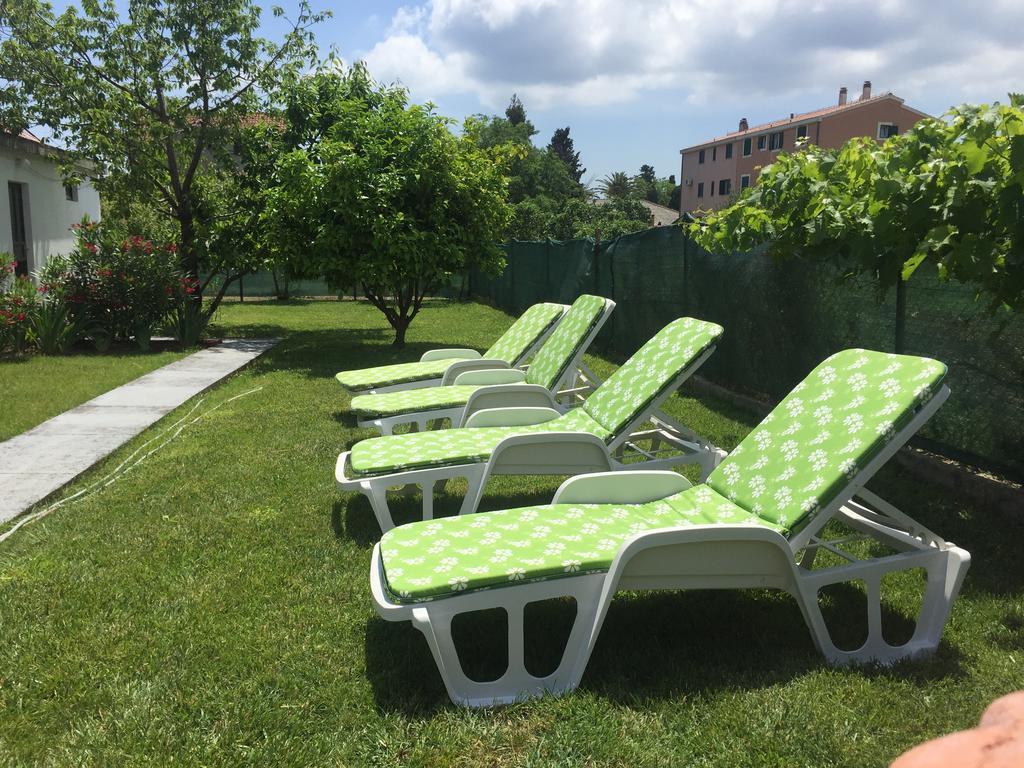 Guesthouse Varnica Kaštel Lukšić Exterior foto